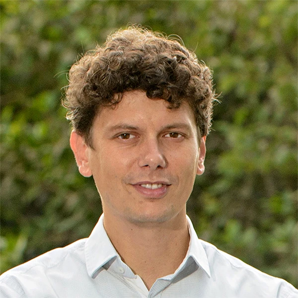 From new dynamically self-assembling materials to chemical reactivities in confined environments  logo