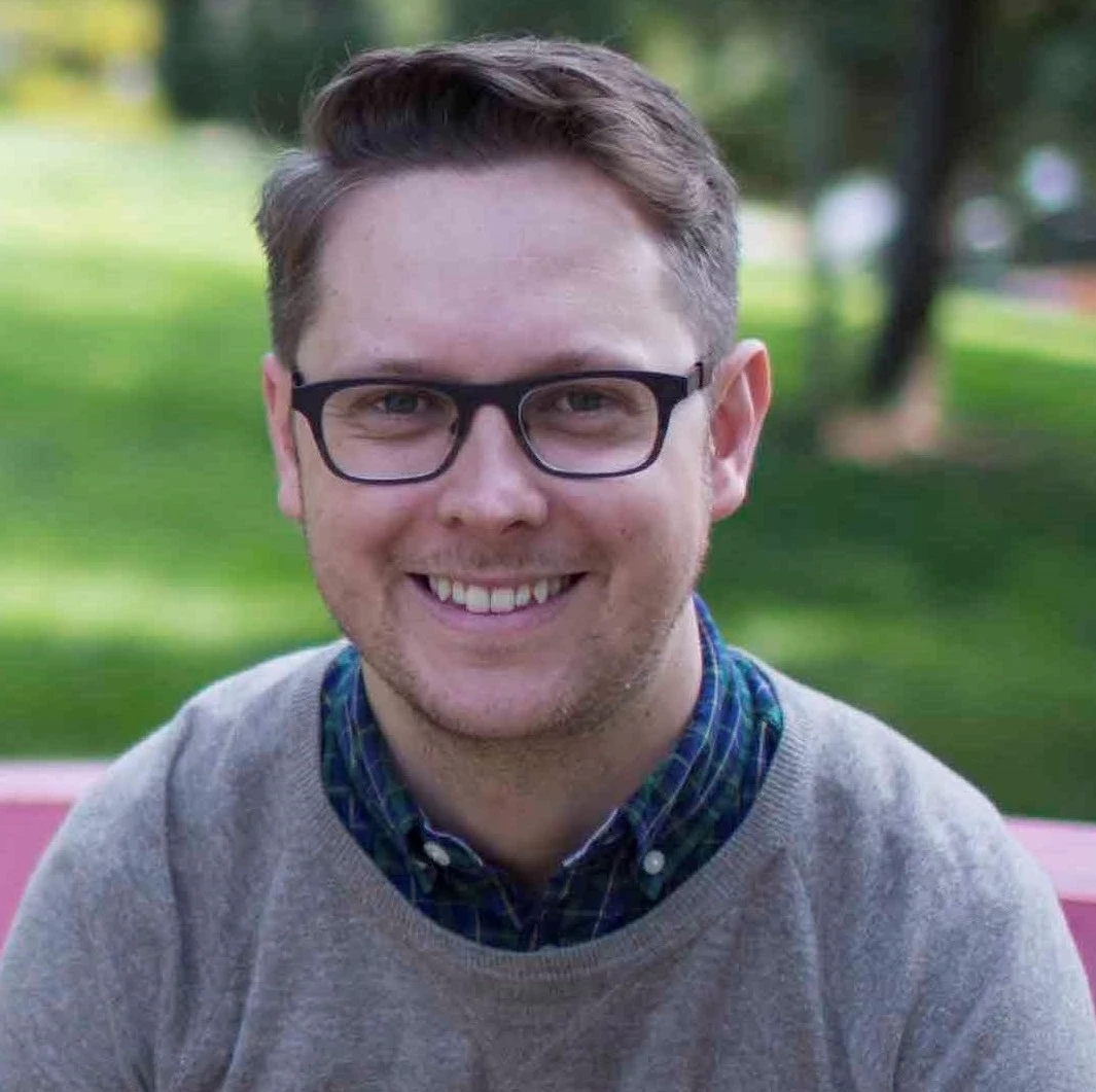 The phospholipid PI(3,4)P2 is an apical identity determinant logo