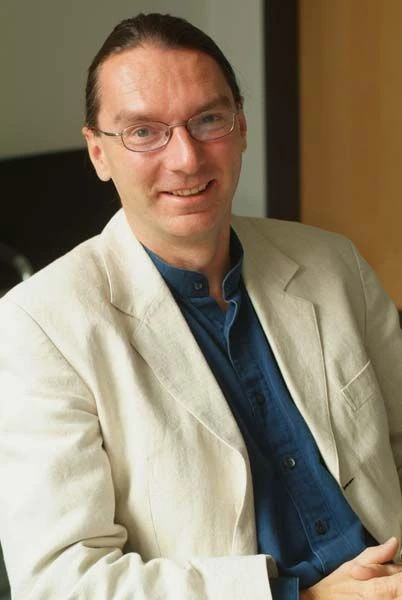 Cryptic variation and evolvability in a simple molecular system logo