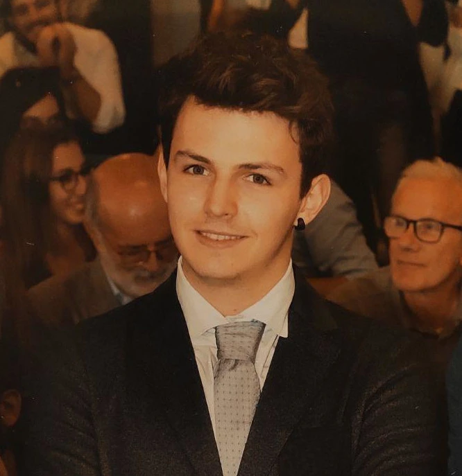 Neighbourhood matching creates realistic surrogate temporal networks logo